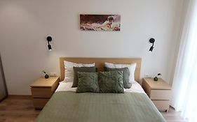 Warmzy Home - Modern 2 Rooms Apartment With Free Parking